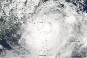 E China on guard as typhoon Morakot approaches thumbnail