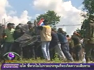 Protesters clash with villagers, police near Preah Vihear temple thumbnail
