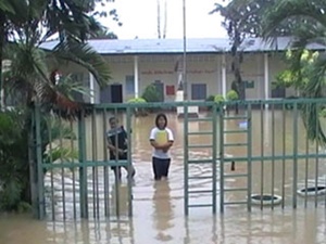 Two killed, over 60 schools close in southern flood thumbnail