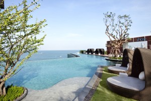 Pic 1 Hilton Pattaya_Outdoor pool